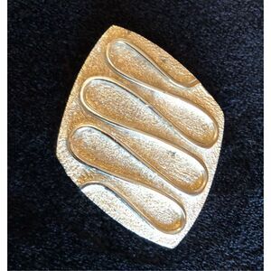 SARAH COVENTRY - Vintage (1961) Signed Silvertone “Silvery Nile” Pendant/Brooch